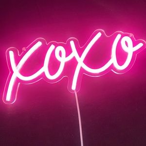 Pink neon XOXO sign